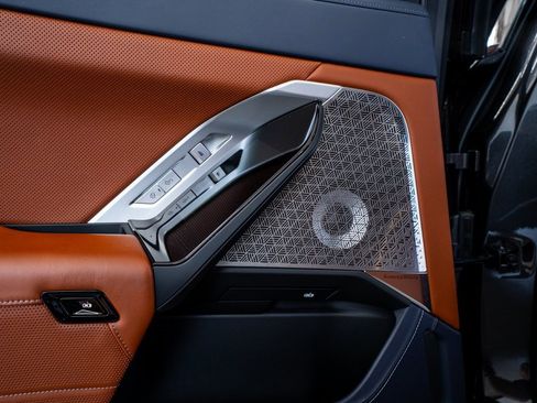 Used 2024 BMW i7 xDrive60 image 53