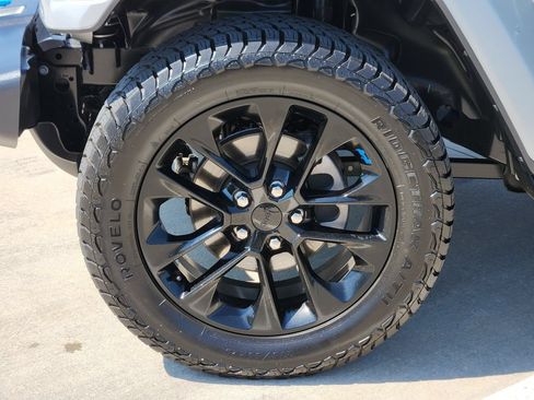 Used 2023 Jeep Wrangler Unlimited Sahara AWD/4WD image 13