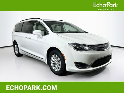 Used 2017 Chrysler Pacifica Touring-L w/ 13 Speaker Alpine Sound Group