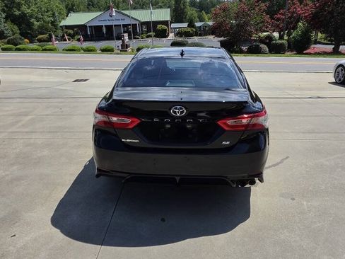 Used 2019 Toyota Camry SE w/ Convenience Package FWD image 5