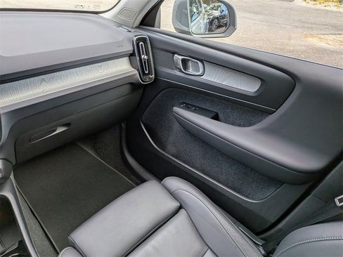 Certified 2025 Volvo XC40 B5 Plus image 16