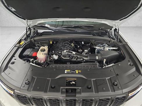 Used 2024 Jeep Grand Cherokee L Altitude image 30