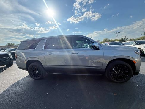 Used 2023 Chevrolet Suburban Premier AWD/4WD image 2