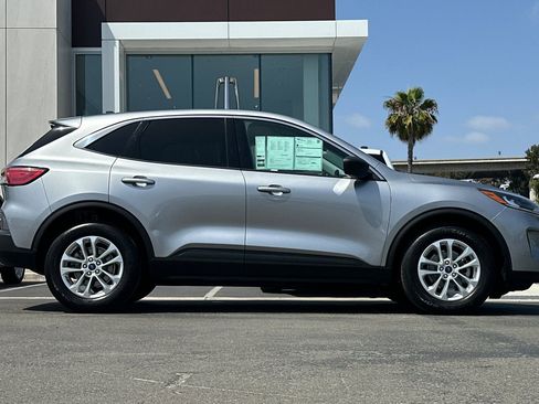 Certified 2022 Ford Escape SE FWD image 2