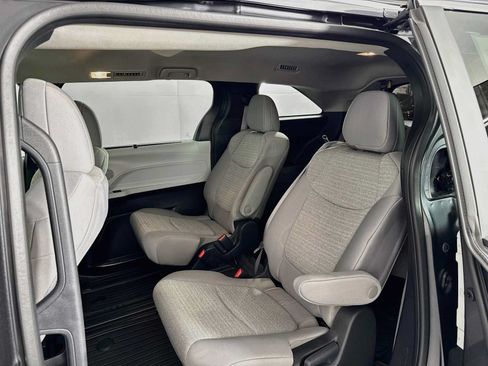 Used 2025 Toyota Sienna LE AWD/4WD image 21