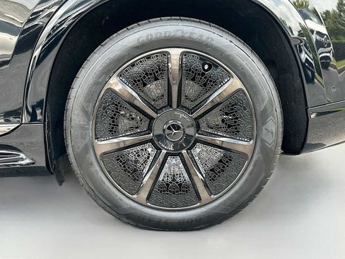 Certified 2024 Mercedes-Benz Maybach EQS 680 4MATIC image 31