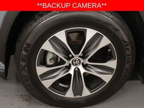 Used 2023 Toyota Highlander XLE AWD/4WD image 9