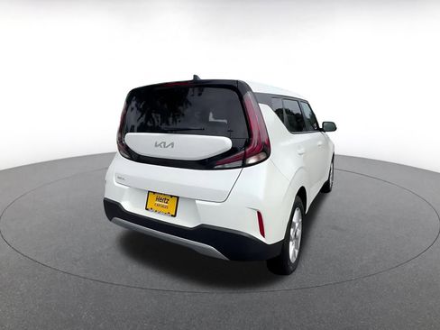 Used 2025 Kia Soul LX w/ LX Technology Package FWD image 13