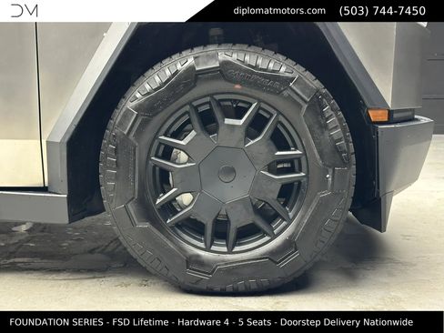 Used 2024 Tesla Cybertruck AWD Crew Cab image 35