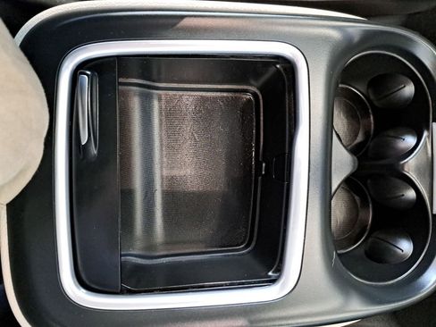 Used 2023 Chrysler Pacifica Touring-L FWD image 23