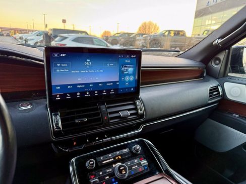 Used 2022 Lincoln Navigator L Reserve image 18