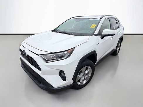 Used 2021 Toyota RAV4 XLE w/ Convenience Package AWD/4WD image 5
