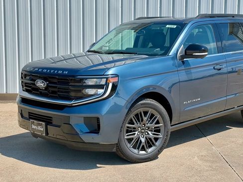 New 2027 Ford Expedition Platinum w/ Driver's Package AWD/4WD image 2
