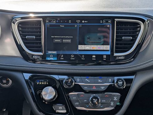 New 2026 Chrysler Pacifica Select AWD/4WD image 9