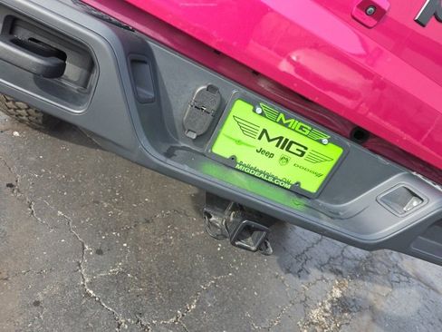 Used 2024 Jeep Gladiator Sport image 6