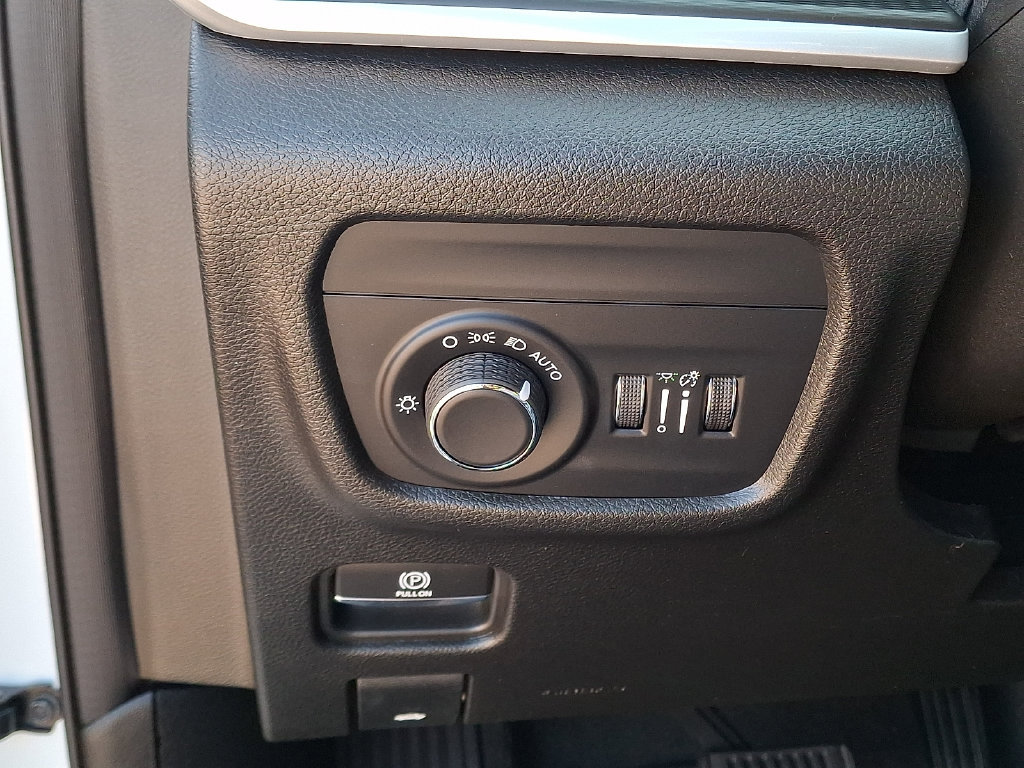 Used 2023 Jeep Grand Cherokee L Laredo AWD/4WD image 26