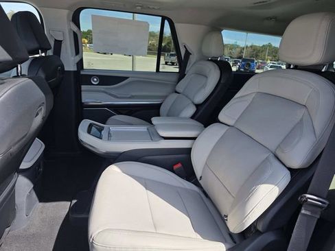 New 2026 Lincoln Navigator Reserve image 7