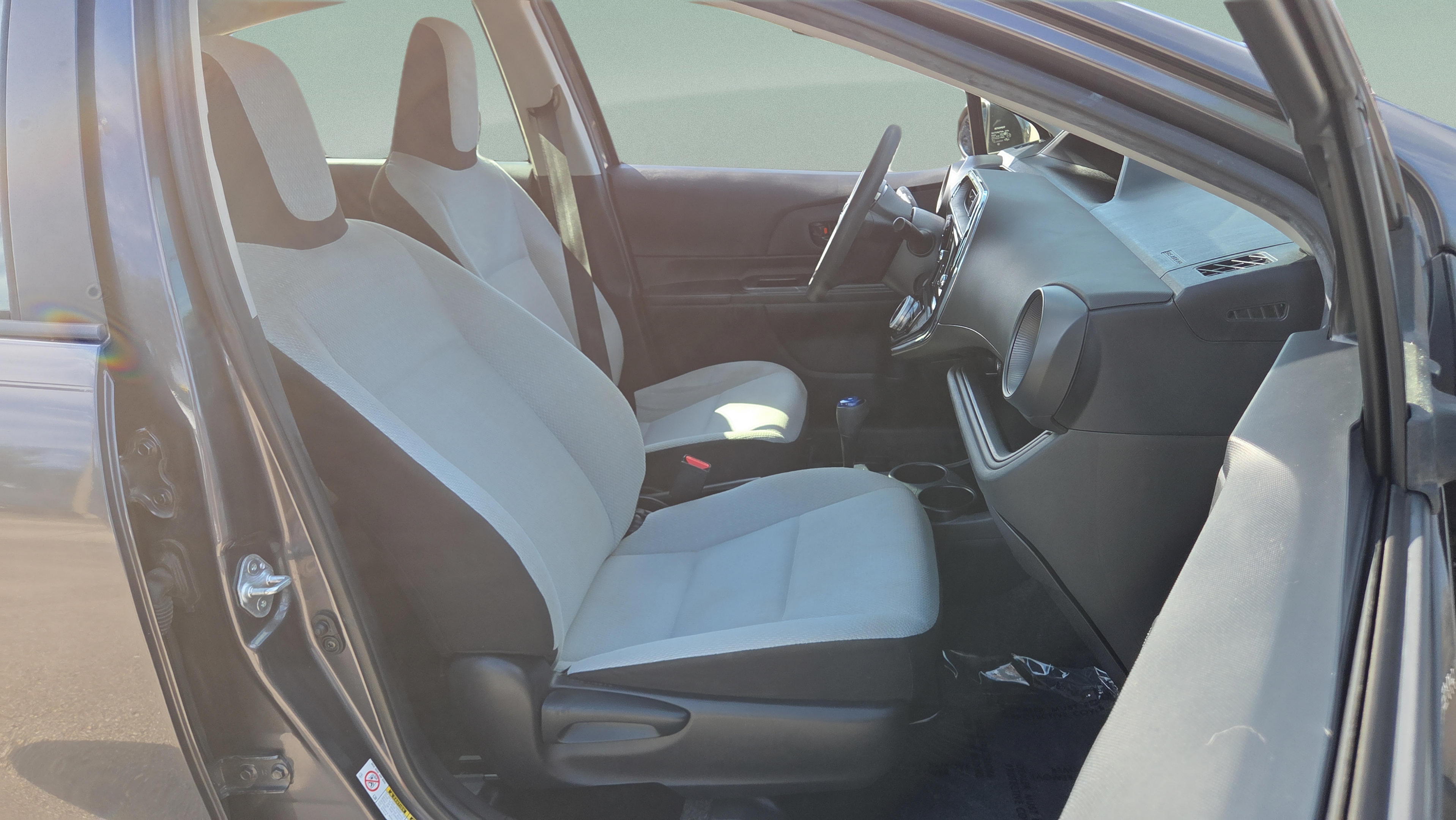 Used 2018 Toyota Prius C One FWD image 16