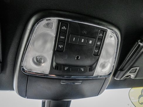Used 2023 Chrysler 300 S RWD image 27