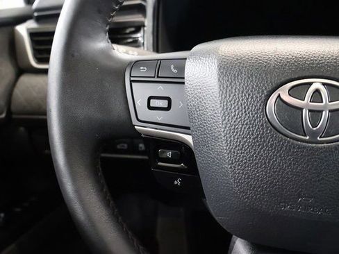 Used 2025 Toyota Camry XLE image 21