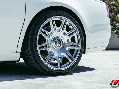 Used 2017 Rolls-Royce Ghost RWD image 48