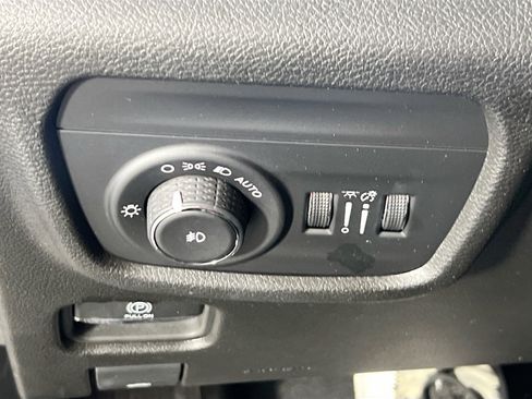 Used 2023 Jeep Grand Cherokee Limited AWD/4WD image 10