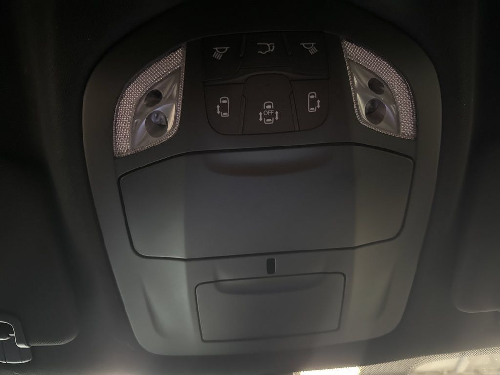 New 2026 Chrysler Pacifica Select AWD/4WD image 26