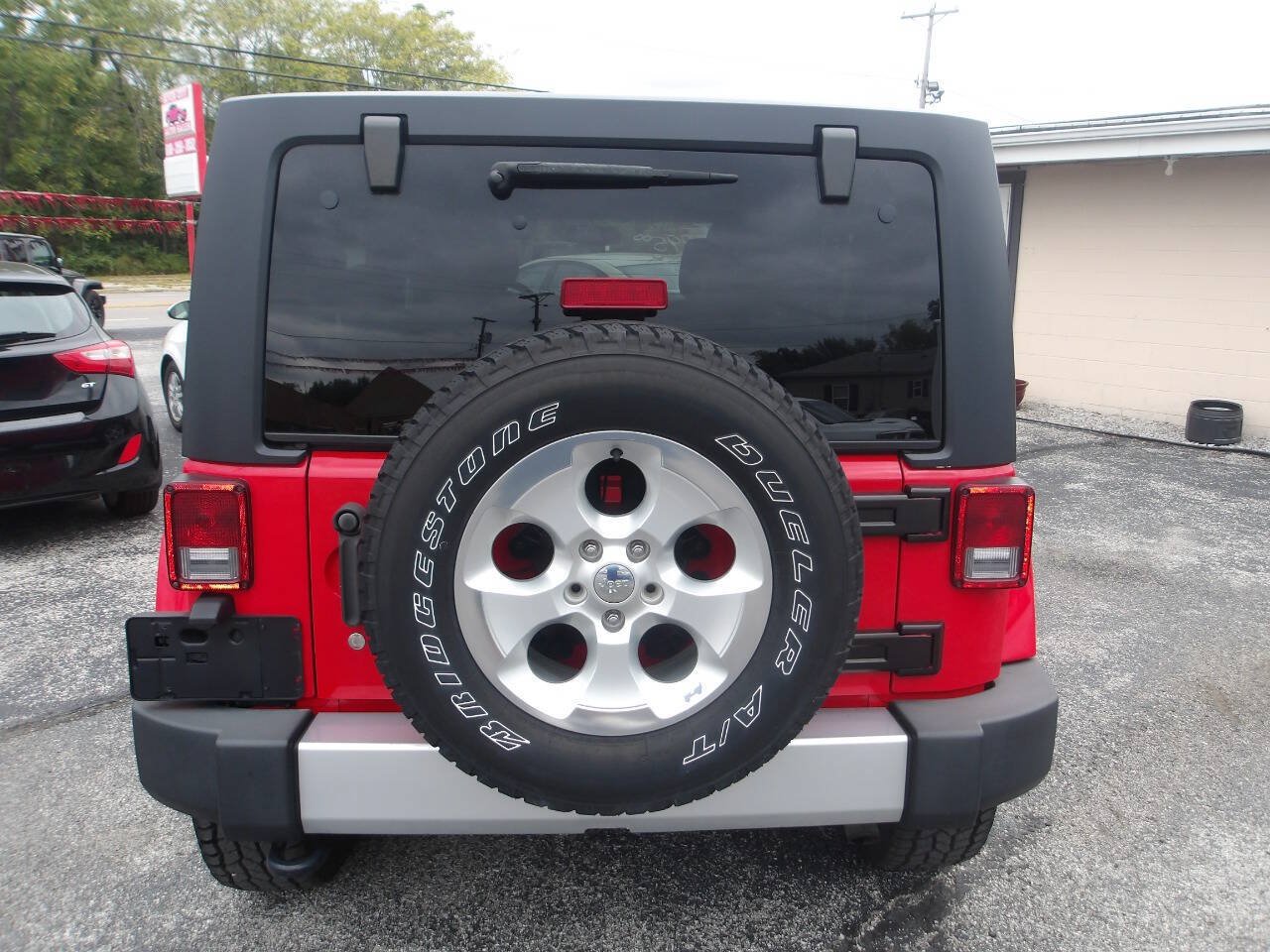 Used 2015 Jeep Wrangler Unlimited Sahara w/ Connectivity Group AWD/4WD image 5