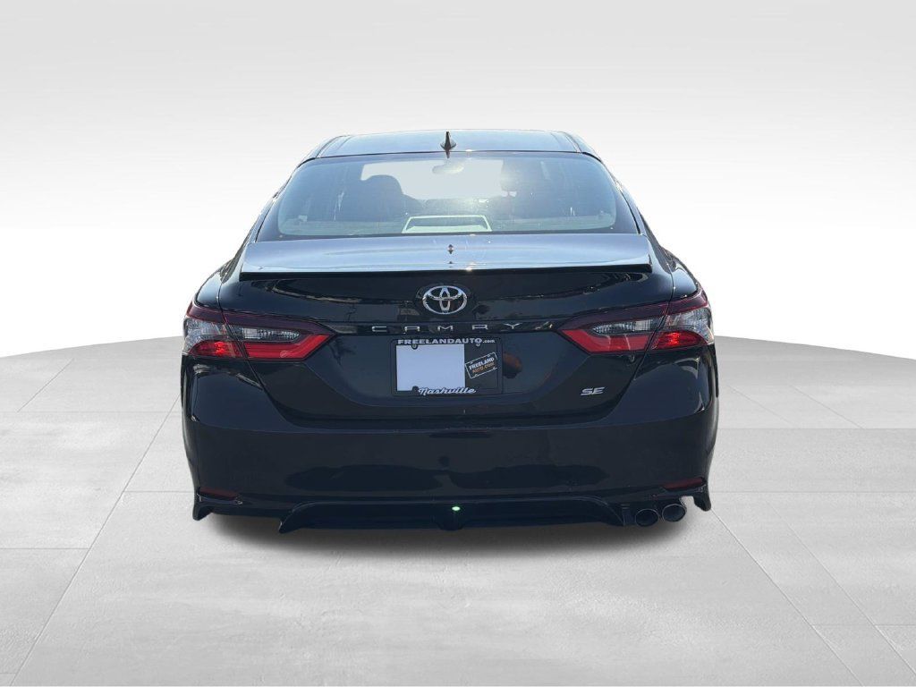 Used 2023 Toyota Camry SE FWD image 4