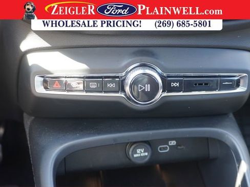 Used 2023 Volvo XC40 B5 Plus w/ Protection Package Premier image 24