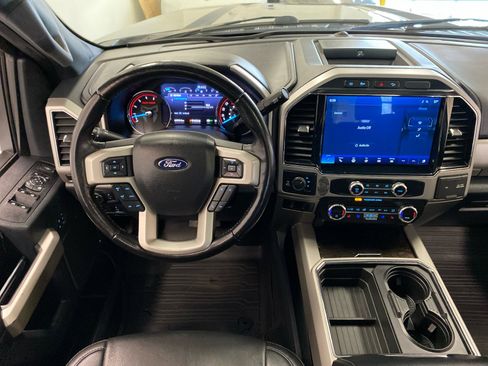 Used 2022 Ford F250 Lariat w/ Black Appearance Package image 12