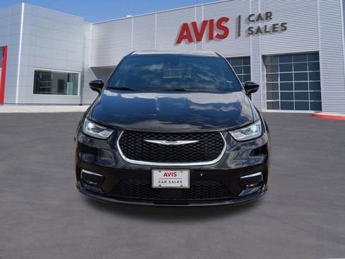 Used 2025 Chrysler Pacifica Select image 2