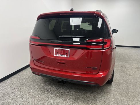 New 2026 Chrysler Pacifica Limited w/ S Appearance Package image 7
