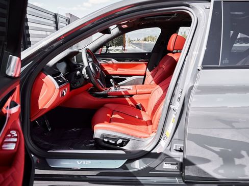 Used 2022 BMW M760i xDrive w/ Luxury Rear Seating Package AWD/4WD image 34