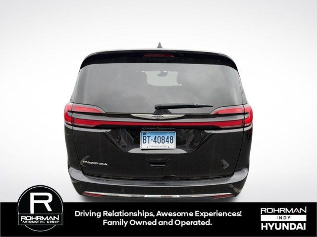 Used 2025 Chrysler Pacifica Select FWD image 6