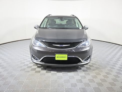 Used 2020 Chrysler Pacifica Limited image 10