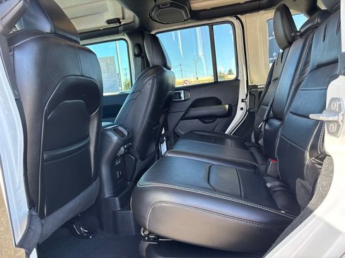 Used 2022 Jeep Wrangler Unlimited Sahara image 24