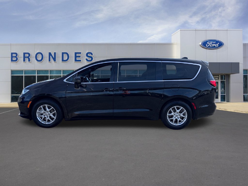 Used 2025 Chrysler Pacifica Select FWD 360° Tour