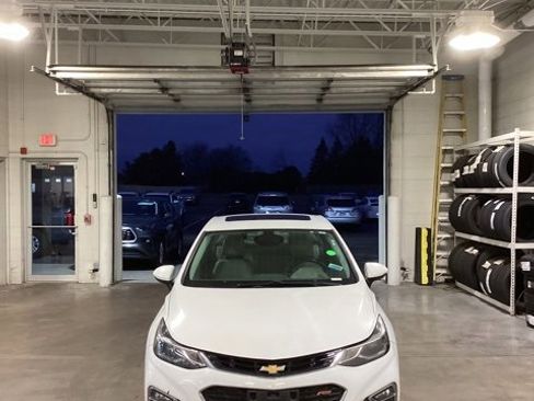 Used 2016 Chevrolet Cruze Premier image 3