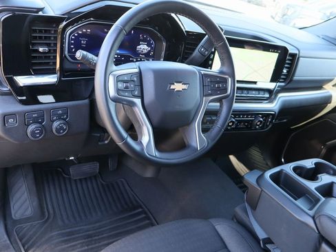 Used 2025 Chevrolet Silverado 1500 LT image 10