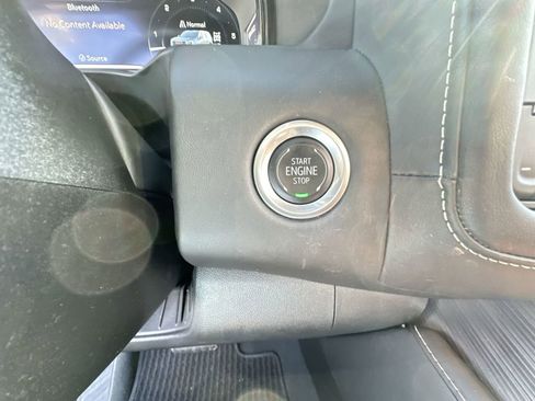 Used 2024 GMC Yukon Denali Ultimate image 17