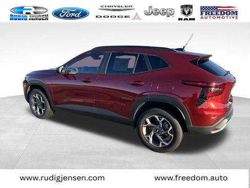 Used 2025 Chevrolet Trax LT image 9