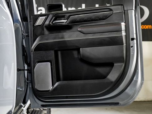 Used 2024 GMC Sierra 2500 AT4X image 37