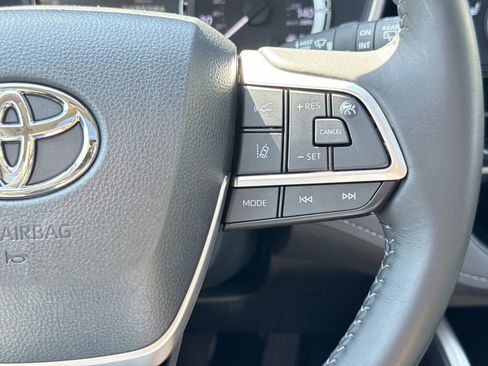 Used 2023 Toyota Highlander XLE image 8