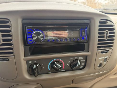 Used 1999 Ford F150 XLT image 17