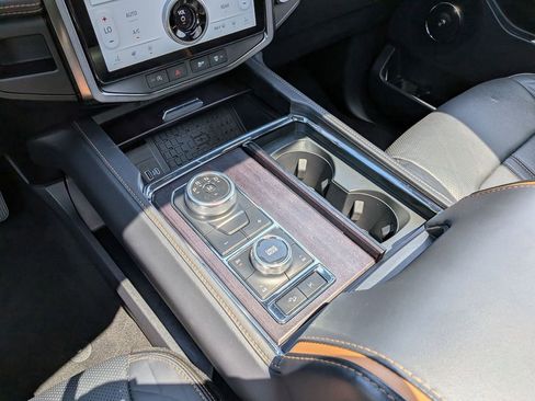 Used 2024 Ford Expedition Platinum AWD/4WD image 12
