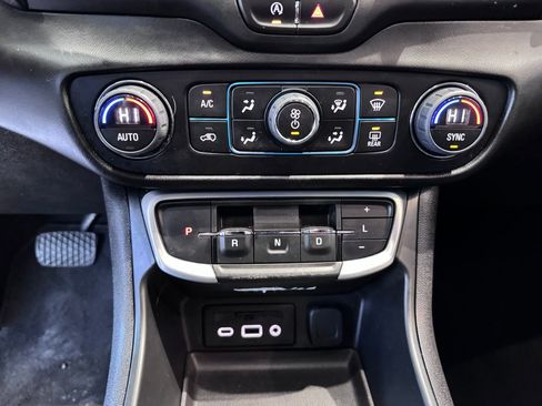 Certified 2022 GMC Terrain SLE w/ Driver Convenience Package image 19