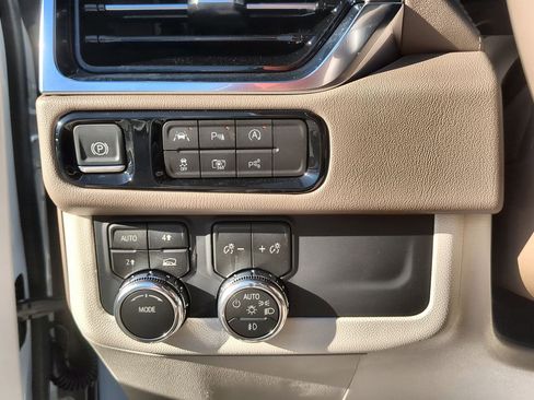 New 2026 GMC Yukon XL Denali w/ Sun & Power Step Package image 18