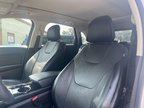 Used 2017 Ford Edge Titanium w/ Equipment Group 301A AWD/4WD image 13
