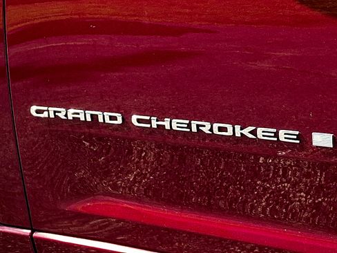 Used 2023 Jeep Grand Cherokee Overland AWD/4WD image 30